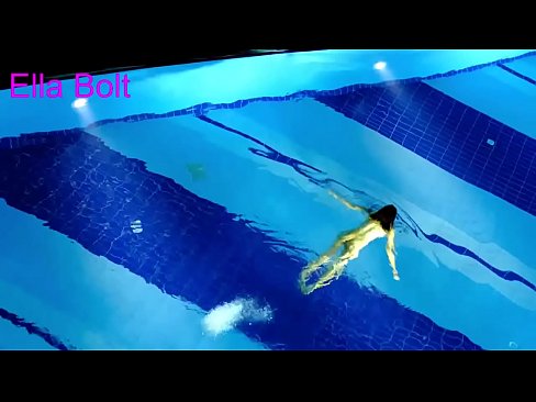 ❤️ No puedo dejar de mirar, joven rubia pillada nadando desnuda en la piscina del complejo ELLA BOLT ❌ Porno en es.extraclasswork.ru ❌️